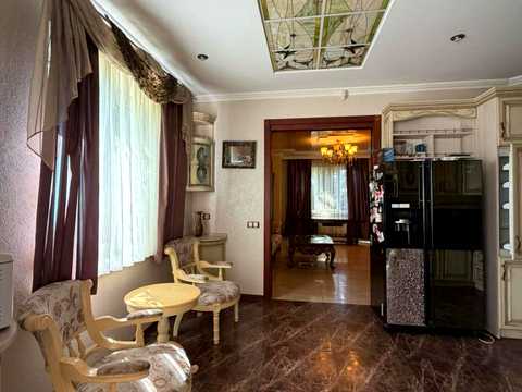 будинок за адресою Українських Декабристів вул.