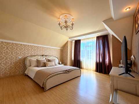 будинок за адресою Українських Декабристів вул.