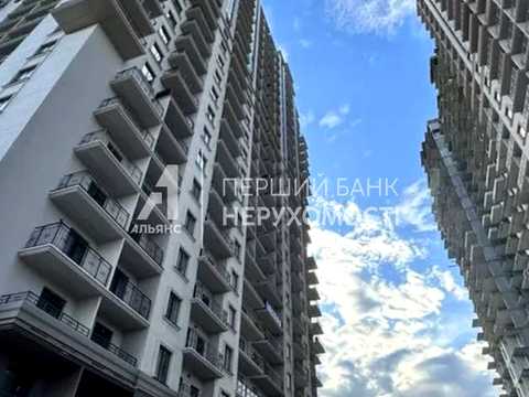 комерційна за адресою Кленова вул., 13