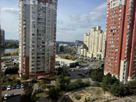 квартира за адресою Анни Ахматової вул., 43