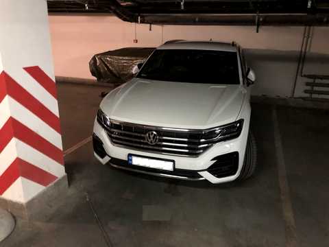 паркомісце за адресою Дарницький бульв., 8-Б