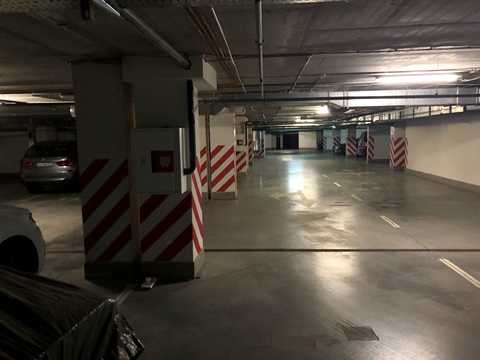 паркомісце за адресою Дарницький бульв., 8-Б