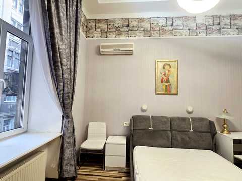 квартира за адресою Одеса, Дерибасівська вул., 12