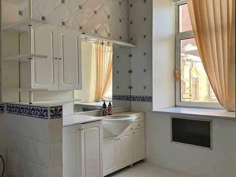 комерційна за адресою Велика Васильківська вул. (Червоноармійська), 47