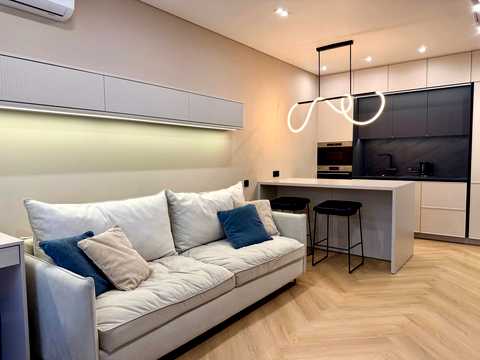 квартира за адресою Салютна вул., 2к20
