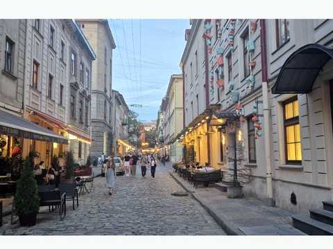 комерційна за адресою Братів Рогатинців вул., 18