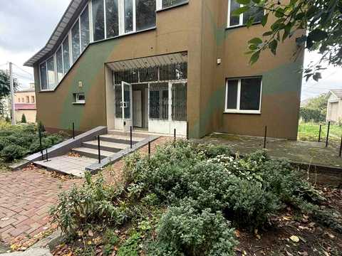 комерційна за адресою вул. Паркова, 3а
