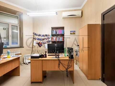 комерційна за адресою Межигірська вул., 1
