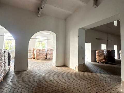 комерційна за адресою Львівська вул., 5