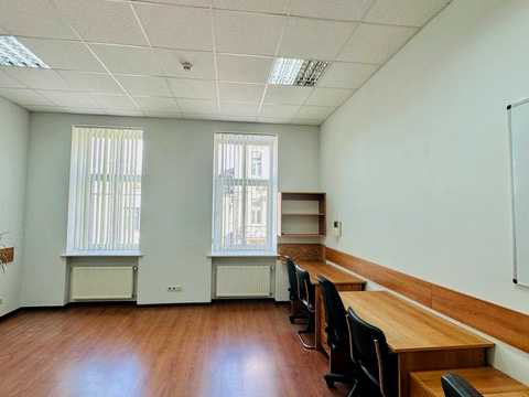 комерційна за адресою Михайла Грушевського вул., 8