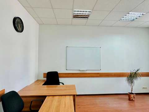 комерційна за адресою Михайла Грушевського вул., 8