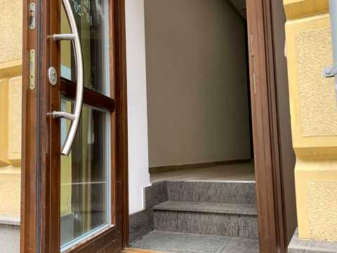 комерційна за адресою Львів, Модеста Менцинського вул., 7
