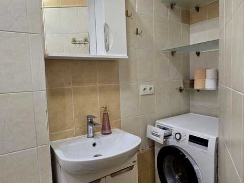 квартира за адресою Листопадна вул., 8