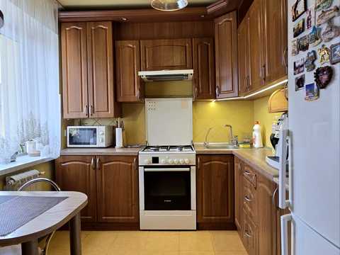 квартира за адресою Листопадна вул., 8