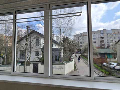 квартира за адресою Листопадна вул., 8