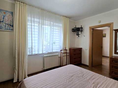 квартира за адресою Листопадна вул., 8