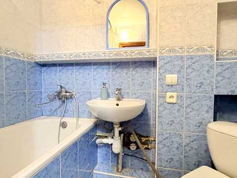квартира за адресою Київ, Ореста Левицького вул. (Академіка Курчатова), 23