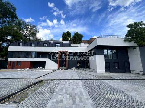 комерційна за адресою Класичний пров., 7