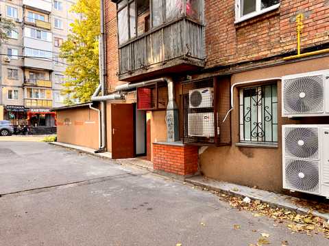 комерційна за адресою Дорогожицька вул., 13