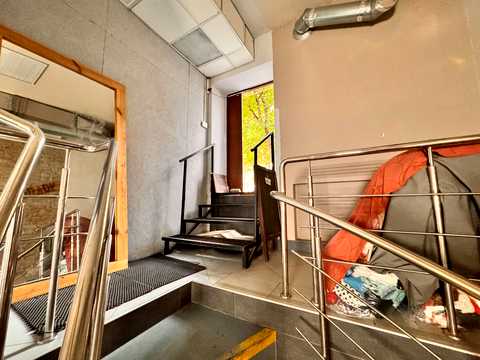 комерційна за адресою Дорогожицька вул., 13
