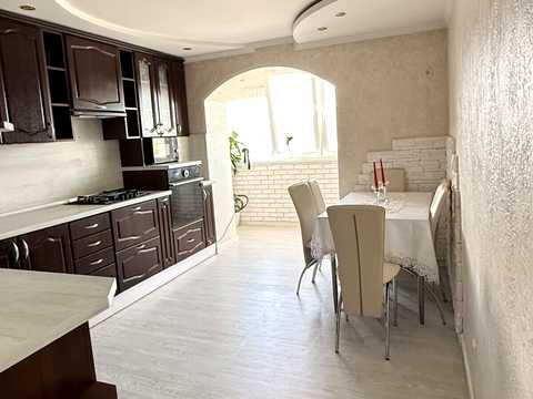 квартира за адресою Зарічанська вул., 52