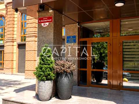 комерційна за адресою Євгена Коновальця вул. (Щорса), 36-Е