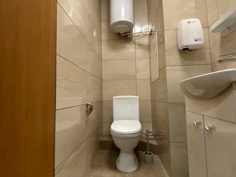 комерційна за адресою Анни Ахматової вул., 13