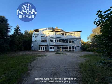 комерційна за адресою Комунальників вул., 1