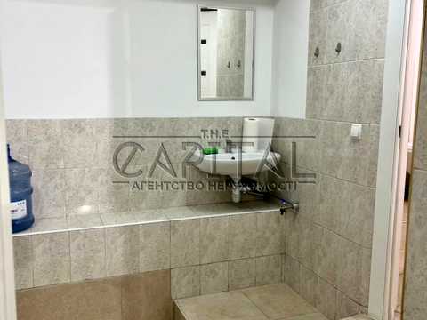 комерційна за адресою Антоновича вул. (Горького), 1
