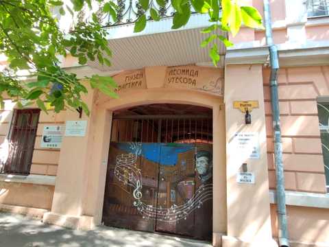 квартира за адресою Утьосова вул., 11