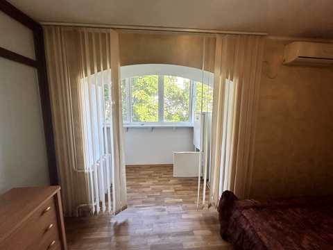 квартира за адресою Захисників України вул. (1-го Травня), 2