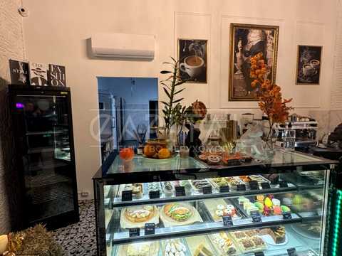 комерційна за адресою Садова вул., 68