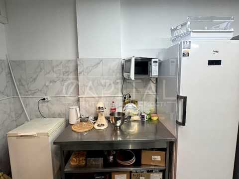 комерційна за адресою Садова вул., 68