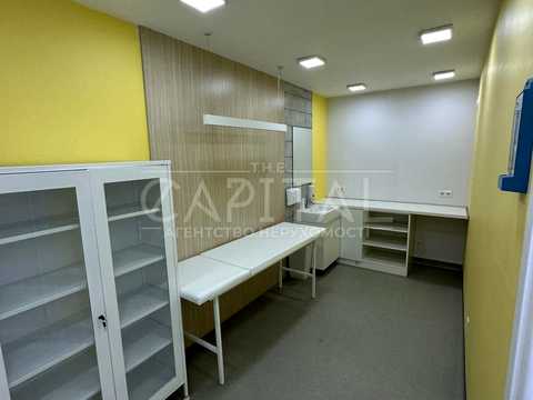 комерційна за адресою 11-а, 4