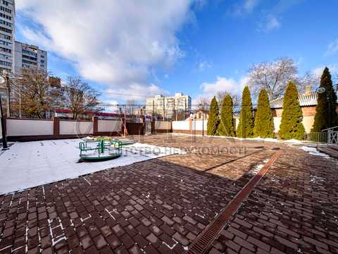комерційна за адресою Польова вул., 61