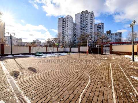 комерційна за адресою Польова вул., 61