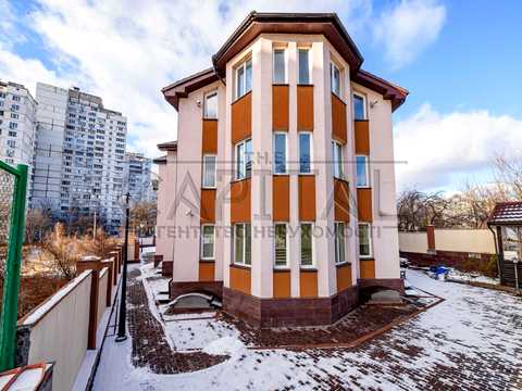 комерційна за адресою Польова вул., 61