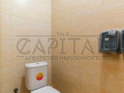 комерційна за адресою Польова вул., 61