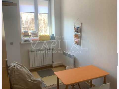 комерційна за адресою Анни Ахматової вул., 13