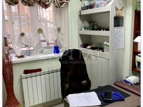 комерційна за адресою Анни Ахматової вул., 13