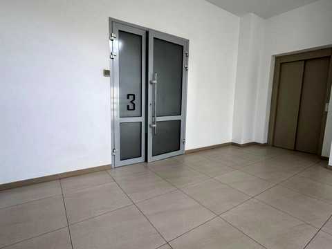 комерційна за адресою Кам'янецька вул., 1а