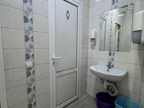 комерційна за адресою Кам'янецька вул., 1а