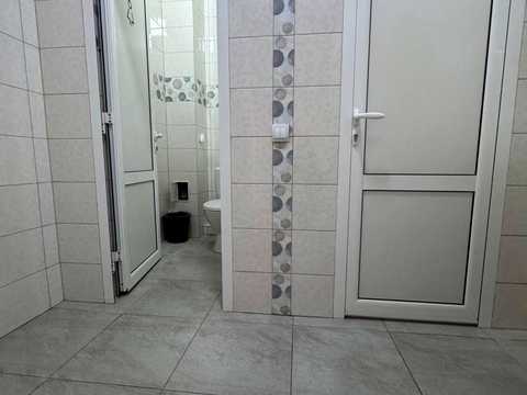 комерційна за адресою Кам'янецька вул., 1а