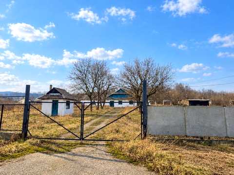 комерційна за адресою Центральна, 3