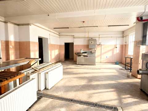 комерційна за адресою Центральна, 3
