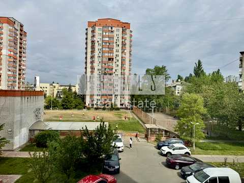 квартира за адресою Верховної Ради бульв., 21-Б