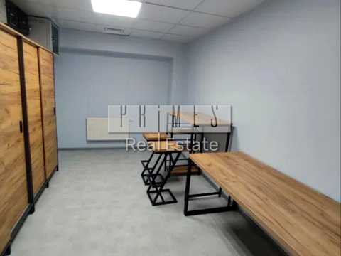 комерційна за адресою Промислова, 4