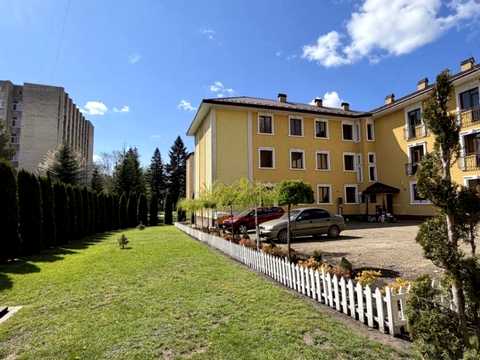 комерційна за адресою Степана бандери, 6