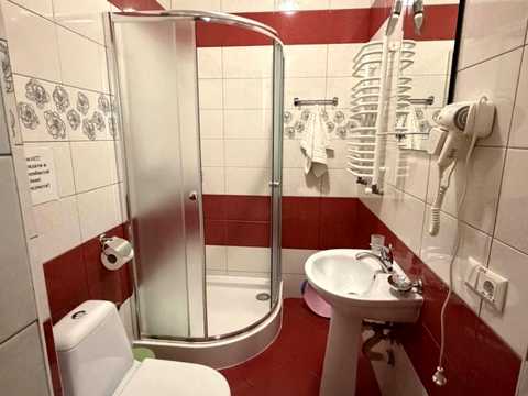 комерційна за адресою Степана бандери, 6