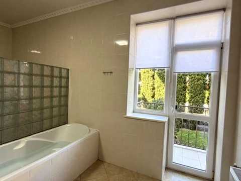 комерційна за адресою Степана бандери, 6